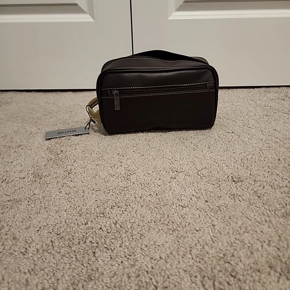 Kenneth cole reaction toiletry bag hot sale